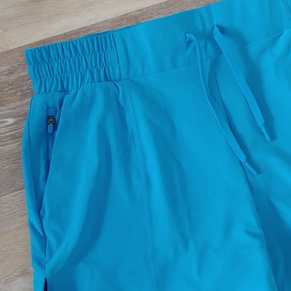 NWT All in Motion Women's Mid Rise Woven Shorts Blue Size L